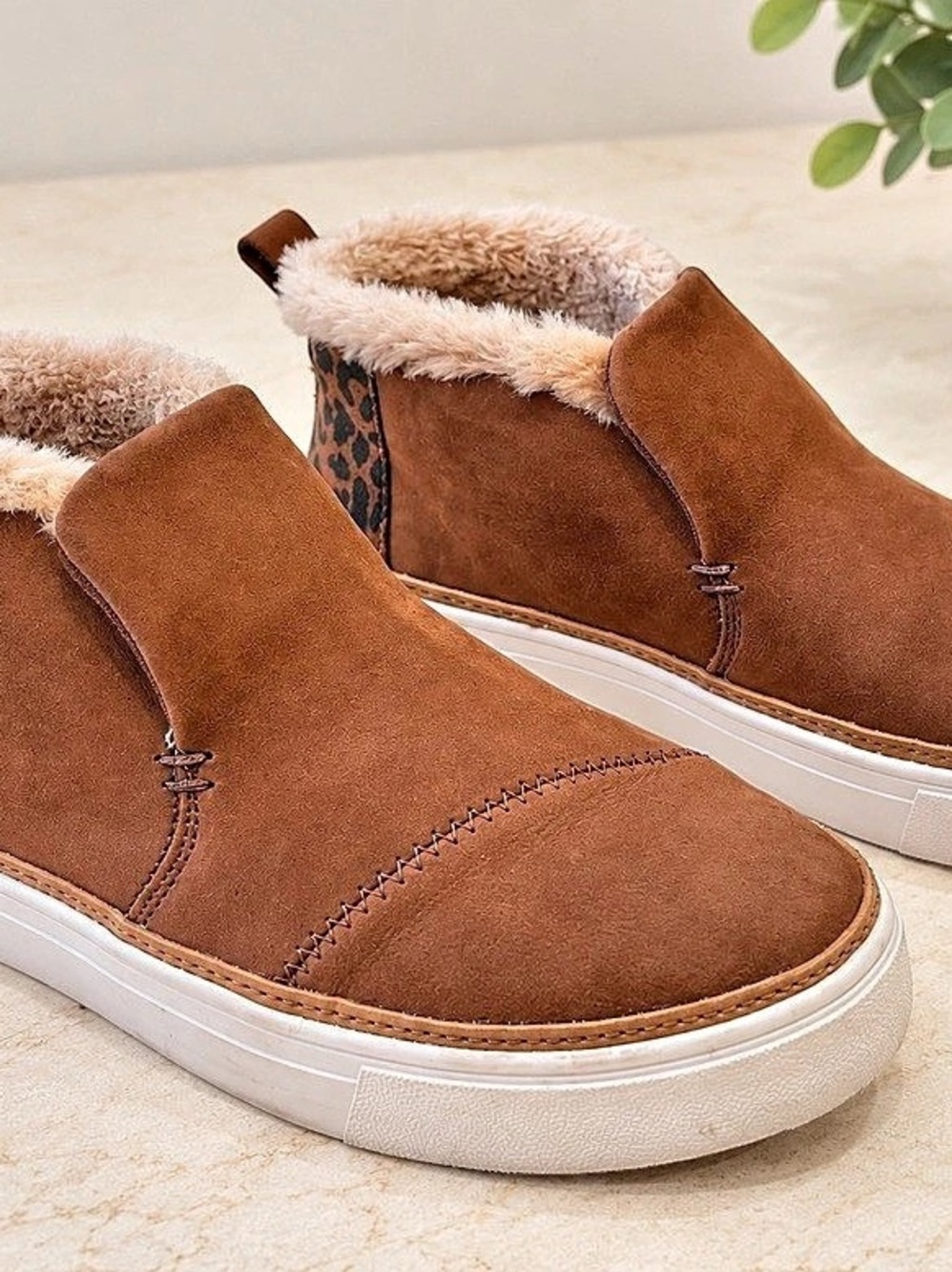 TOMS Paxton Slip On Suede Booties Faux Fur Leopard Accent Brown Women Size 8W